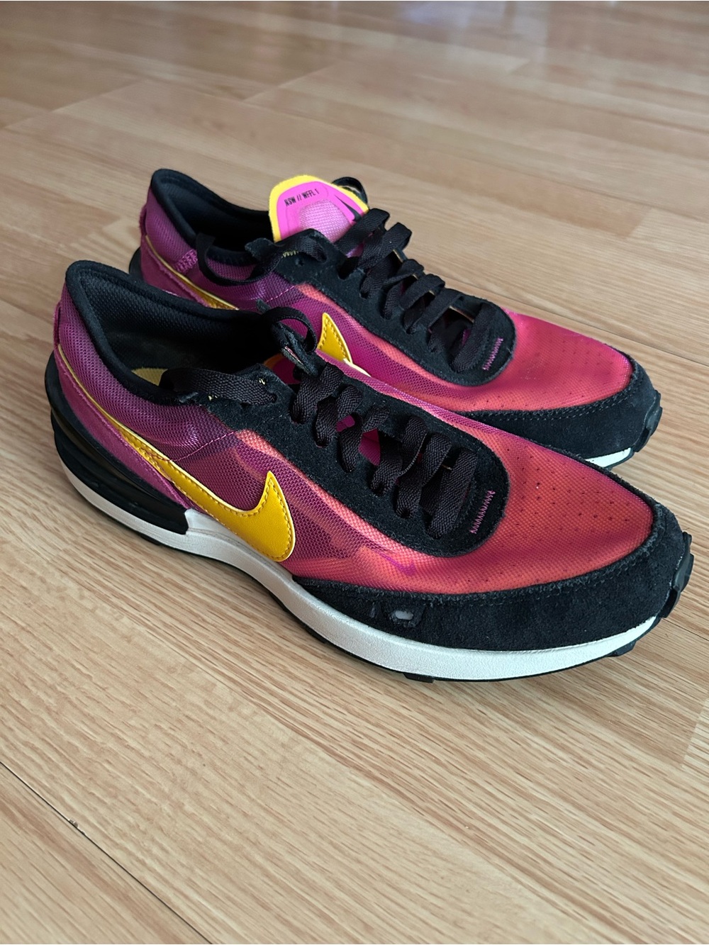 Nike Waffle One Active Fuschia Sneakers Size 7Y Women’s 8.5